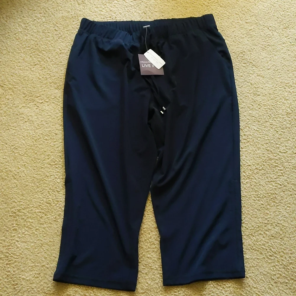 New with Tags Christopher & Banks Navy Stretch Waist Athleisure Capri Size Lg